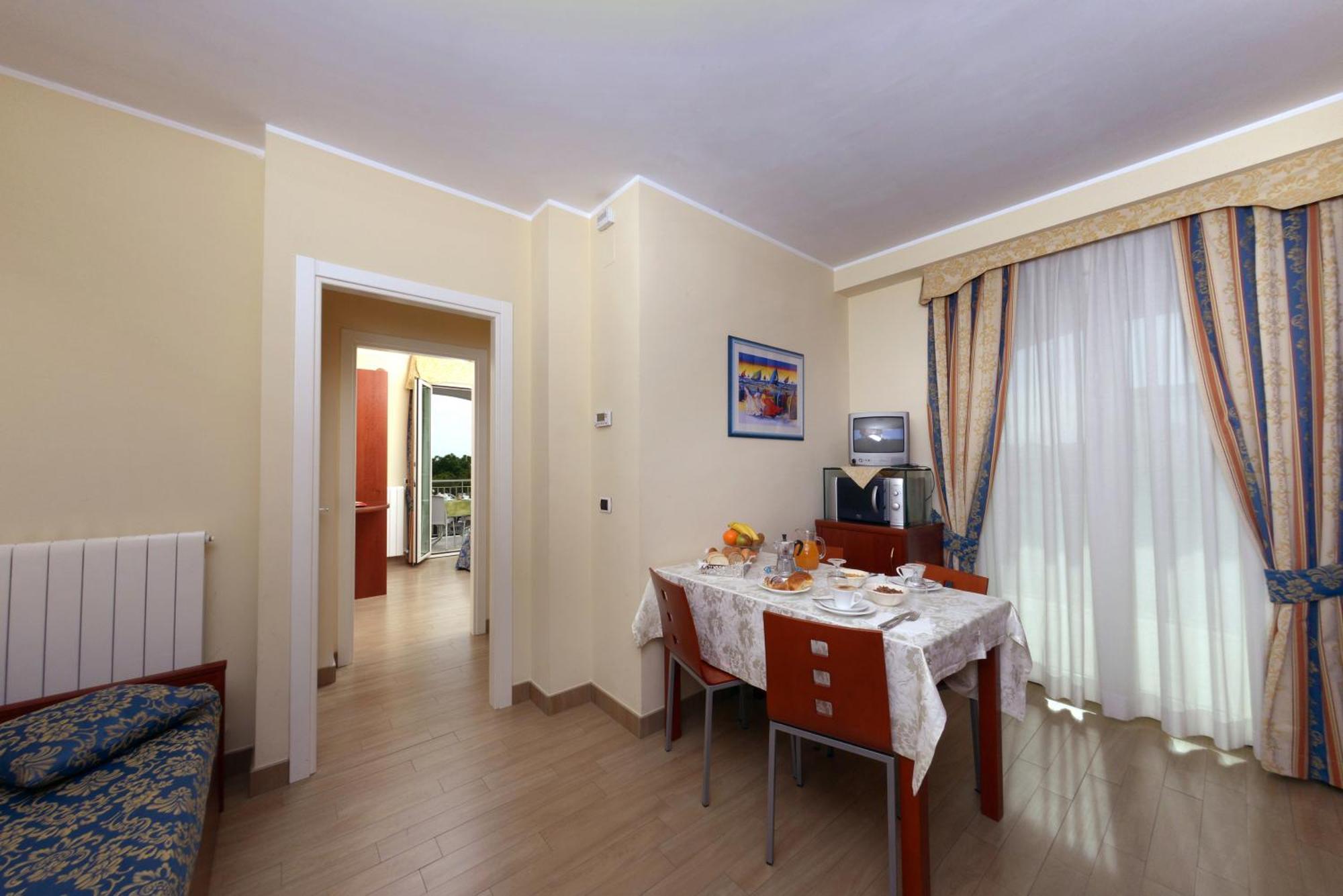 Residence Costa Smeralda Grottammare Buitenkant foto