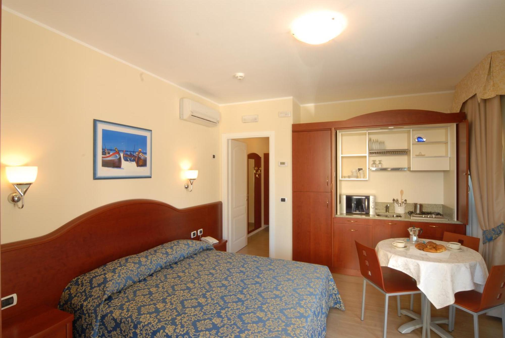 Residence Costa Smeralda Grottammare Buitenkant foto