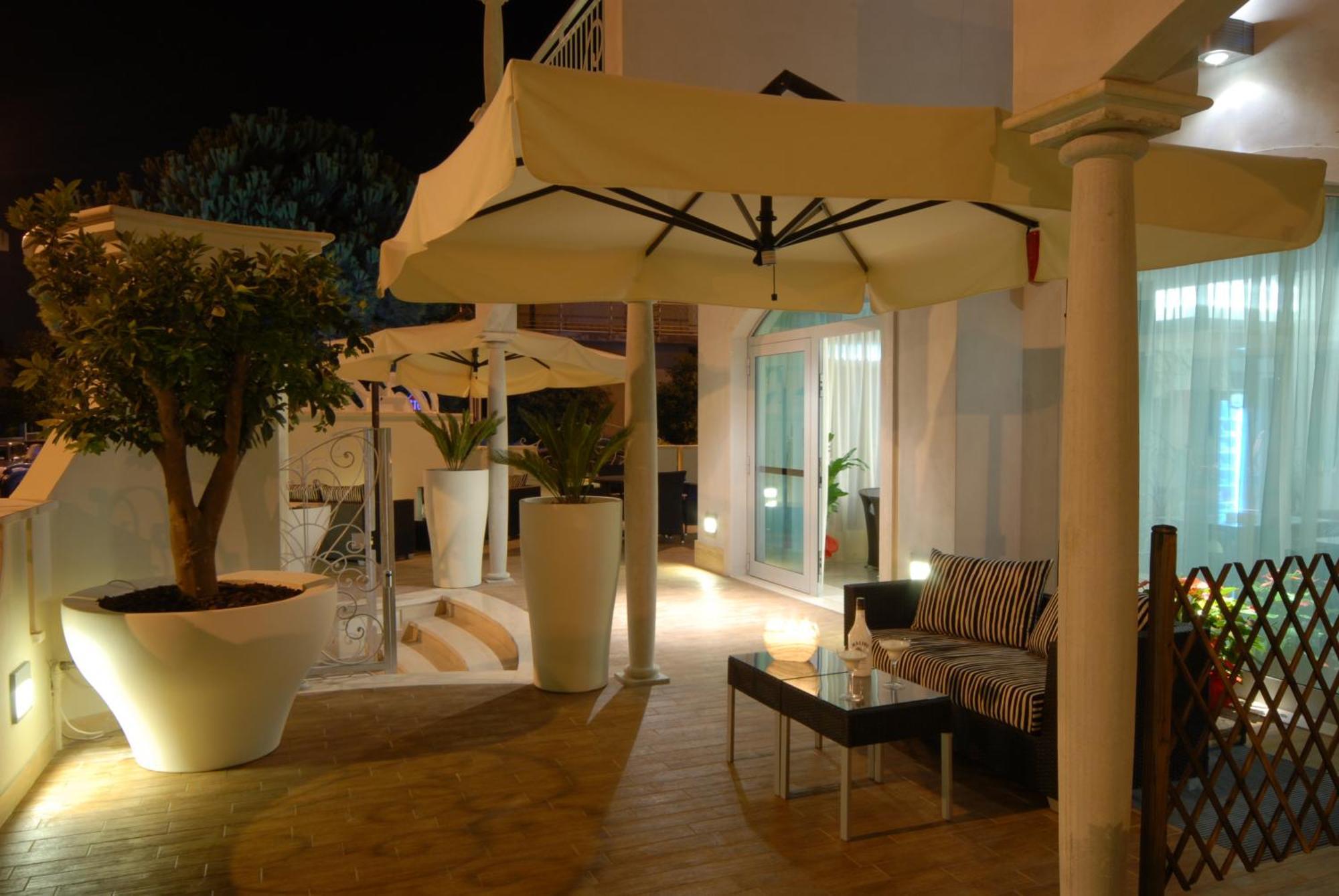 Residence Costa Smeralda Grottammare Buitenkant foto
