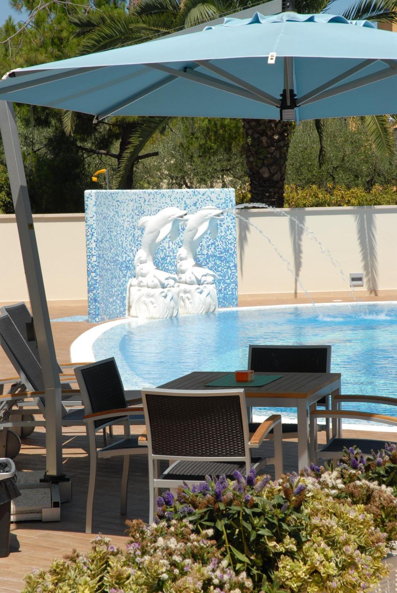 Residence Costa Smeralda Grottammare Buitenkant foto