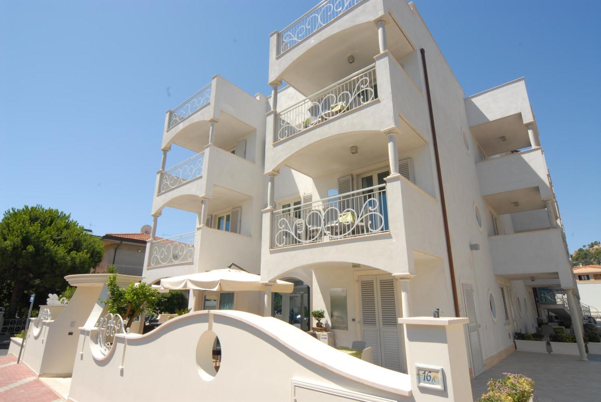 Residence Costa Smeralda Grottammare Buitenkant foto