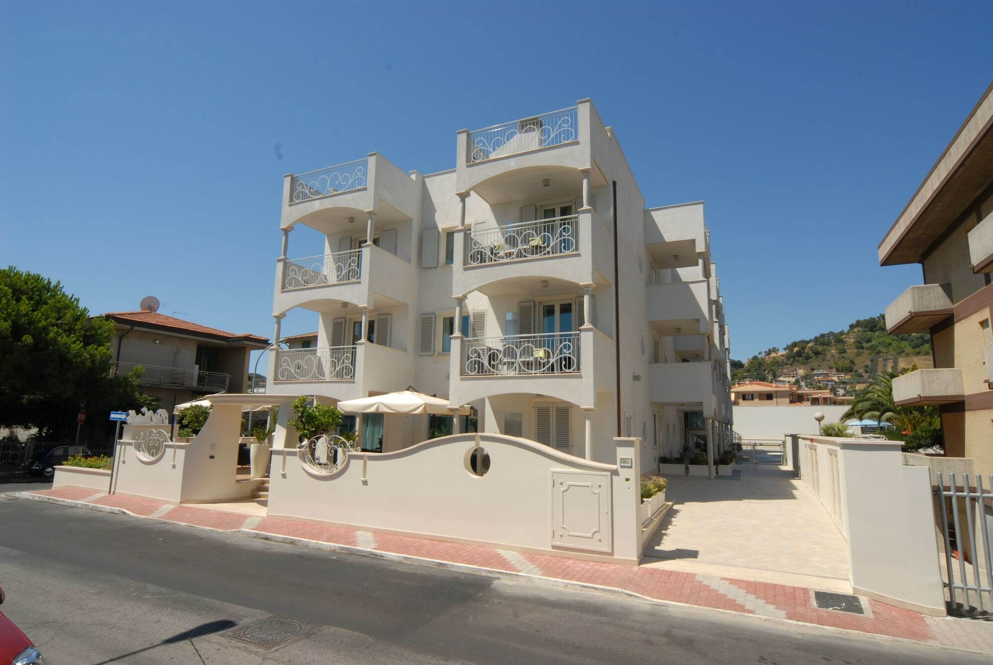 Residence Costa Smeralda Grottammare Buitenkant foto