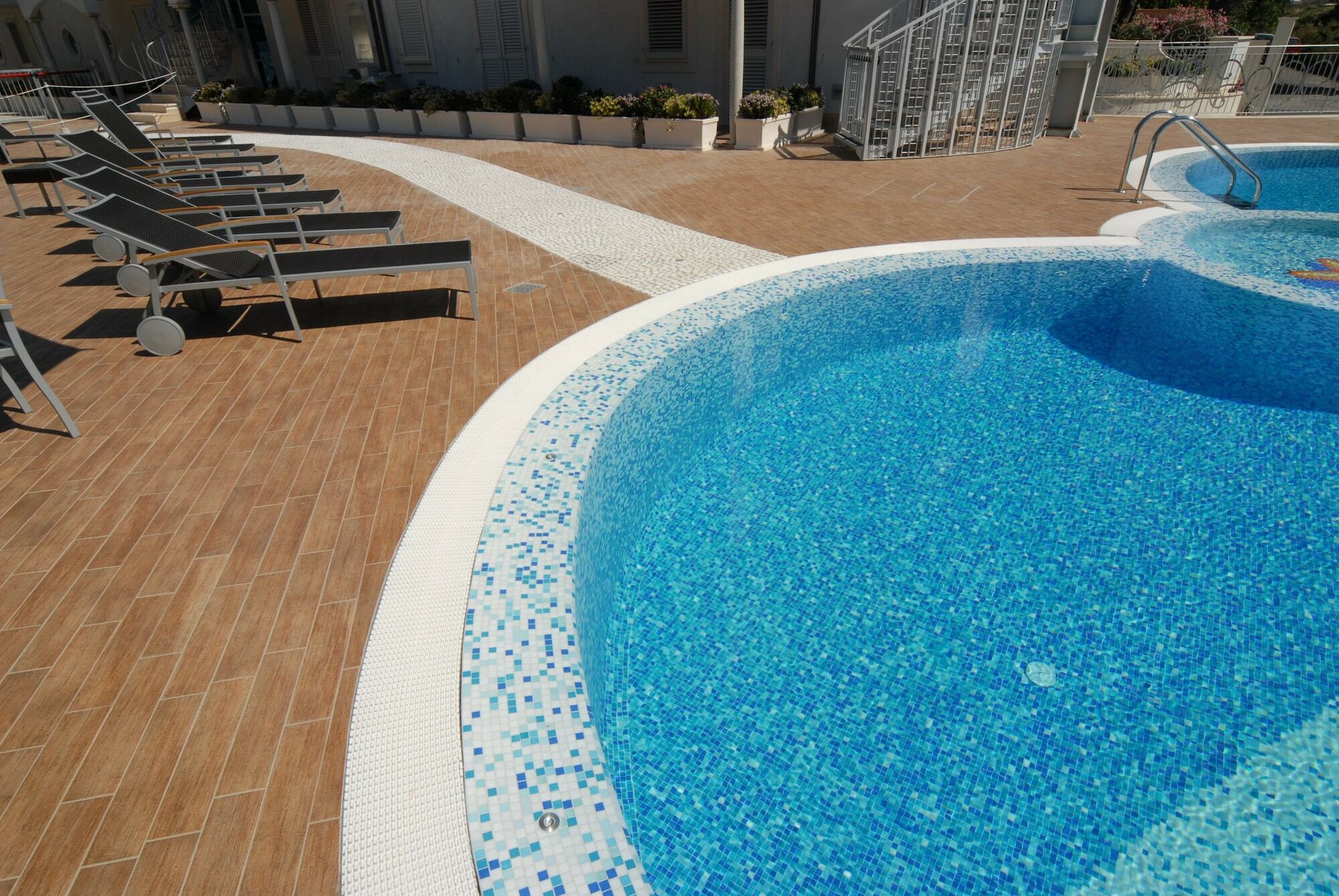 Residence Costa Smeralda Grottammare Buitenkant foto